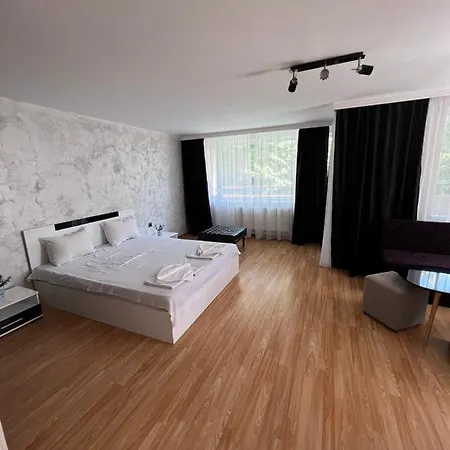 Hotel Escape 2*