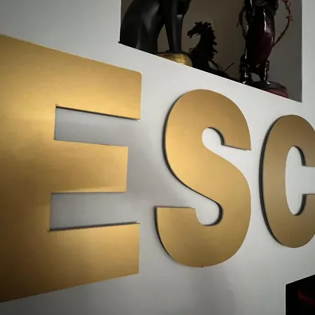 Escape Hotel 2*
